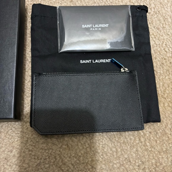 SAINT LAURENT FRAGMENTS ZIP 5 CARD CASE IN GRAINED LEATHER - Picture 2 of 4